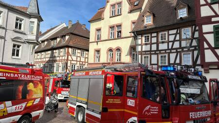 Feuerwehreinsatz auf dem Marktplatz in Weinheim und im Miramar
