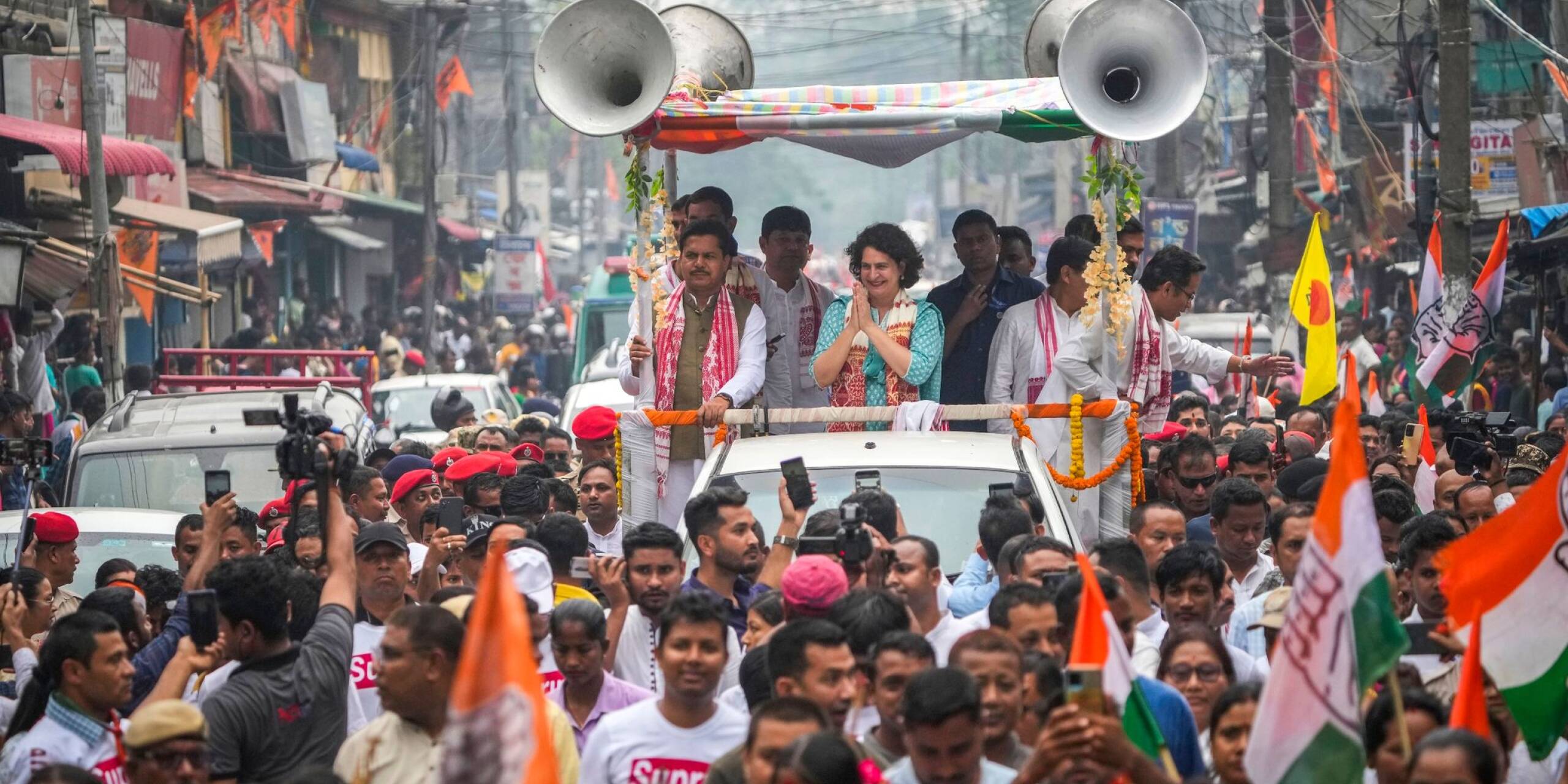 Wahlkampf in Indien: Die Vorsitzende der indischen Kongresspartei Priyanka Gandhi wirbt im Bundesstaat Assam für die erste Phase der anstehenden nationalen Wahlen.