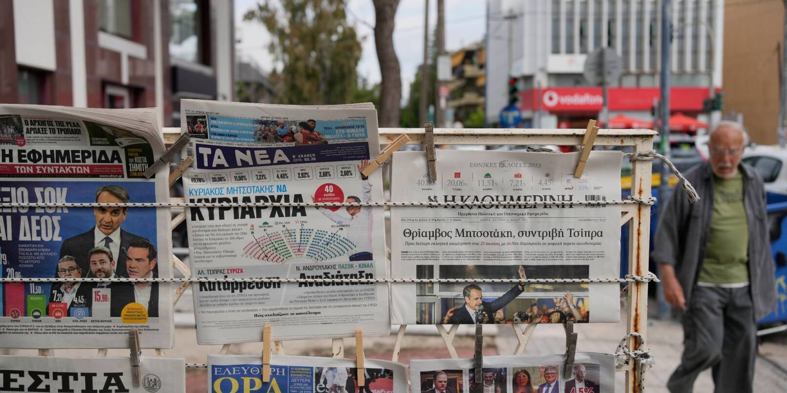 Zeitungen an einem Verkaufsstand in Athen.