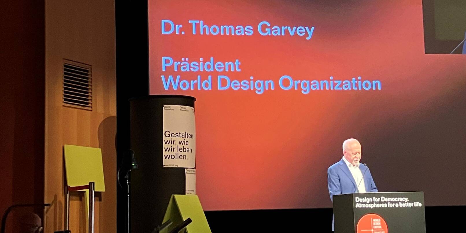 Thomas Garvey, Präsident der World Design Organization (WDO), spricht in Hanau bei der Auftaktveranstaltung zur World Design Capital 2026.