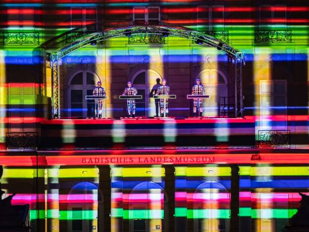 Kraftwerk gibt Konzert vor der Dresdner Semperoper
