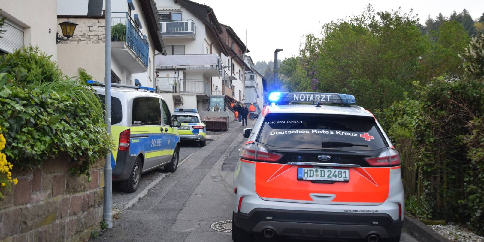 Notarzt, Polizei und Rettungsdienst waren am Donnerstag in Schriesheim im Ortsteil Altenbach im Einsatz.