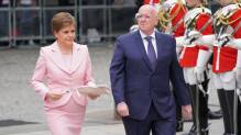 Berichte: Mann schottischer Ex-Regierungschefin angeklagt
