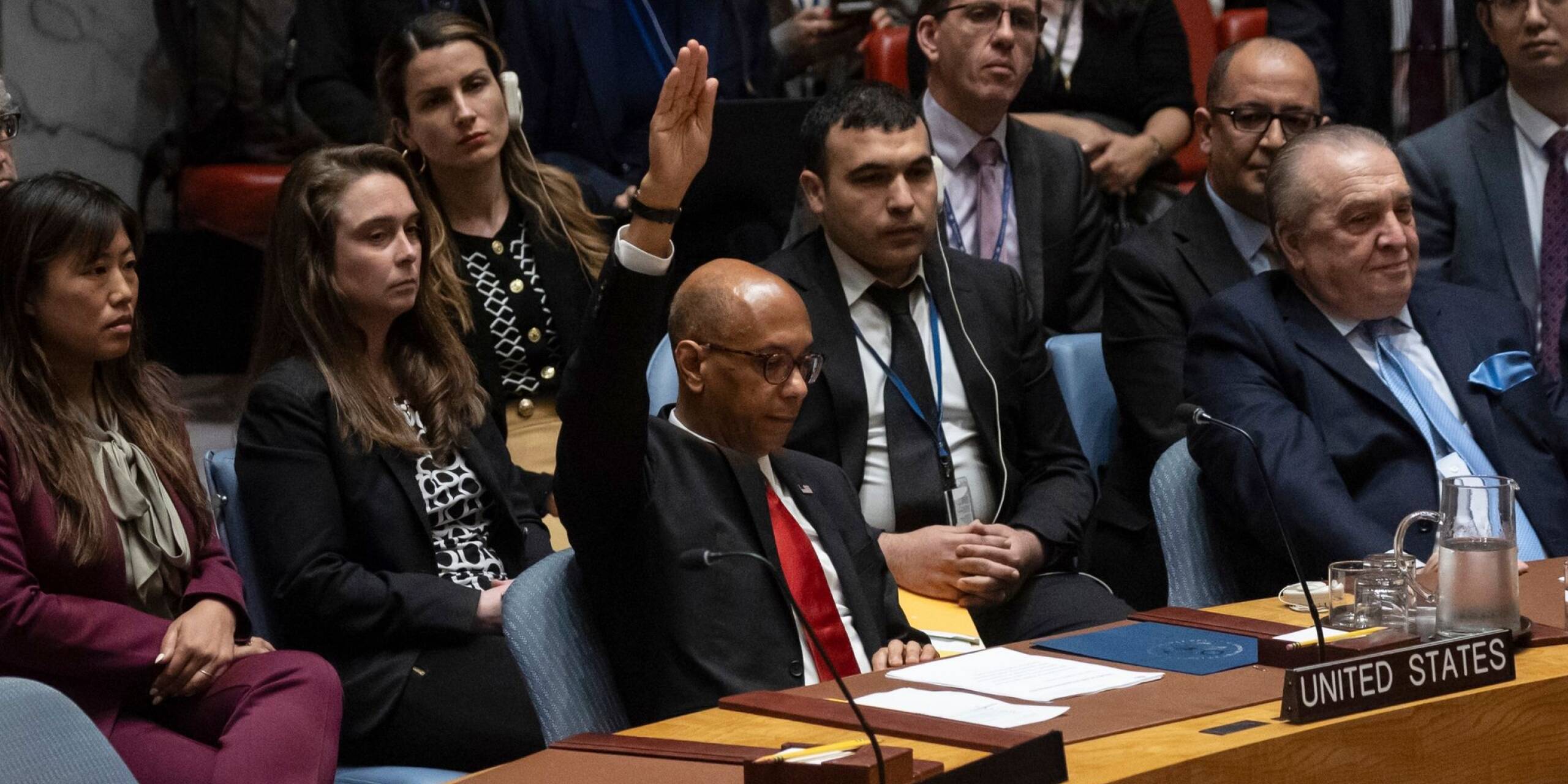 Eine Resolution für die Vollmitgliedschaft eines palästinensischen Staats bei den Vereinten Nationen ist im UN-Sicherheitsrat an einem Veto der USA gescheitert. Zwölf Mitgliedsländer stimmten in New York für die Resolution, zwei enthielten sich.