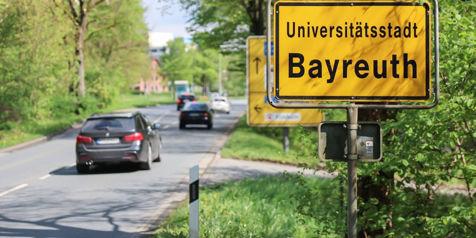 Die Polizei hat im bayerischen Bayreuth zwei Männer festgenommen, die für Russland spioniert und mögliche Anschlagsziele in Deutschland ausgekundschaftet haben sollen.
