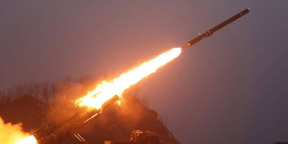 Nordkorea vermeldet Test von Sprengköpfen und Raketen
