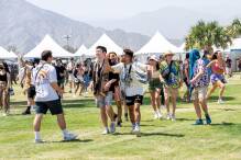 Coachella-Fans feiern Festival-Auftakt in der Wüste 
