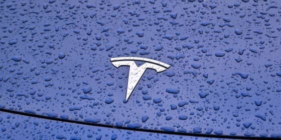 Nach Absatz-Rückgang: Günstigere Teslas kommen schneller
