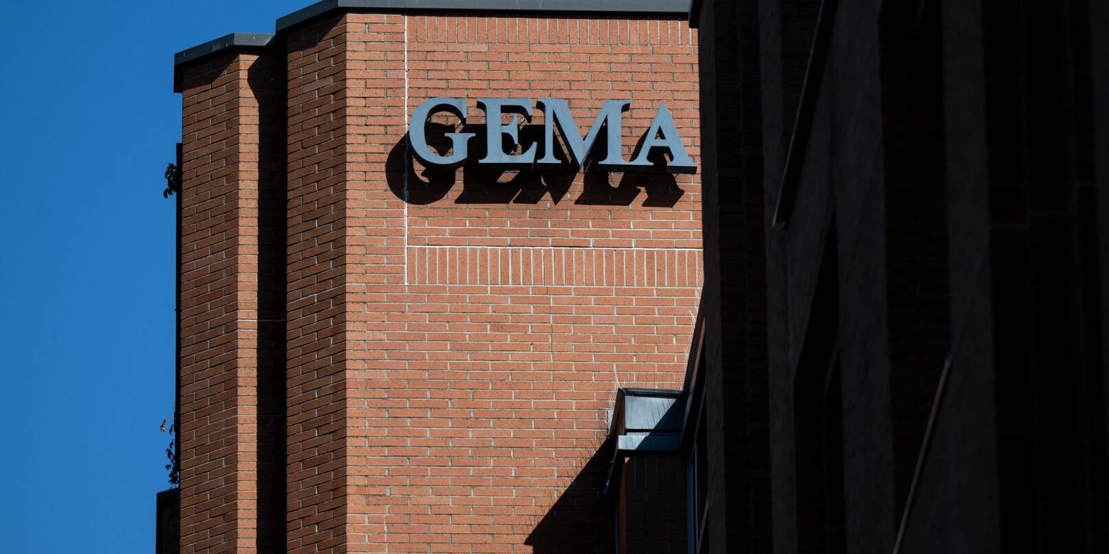 Der Schriftzug GEMA ist an dem Gebäude der Generaldirektion angebracht.