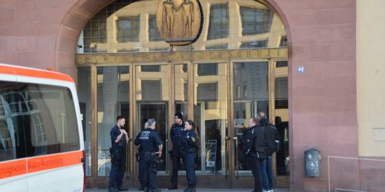 Polizei schießt auf Bewaffneten in Uni-Bibliothek: tot
