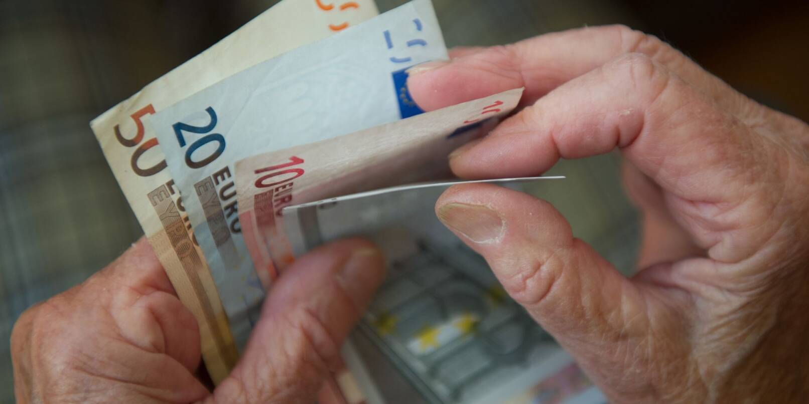 Frauen in Deutschland sind auch im Alter finanziell schlechter gestellt als Männer.