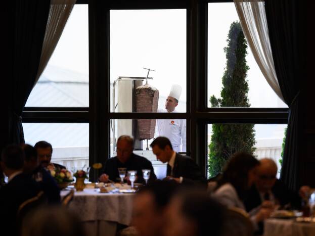 Erdogan serviert beim Mittagessen für Steinmeier Döner
