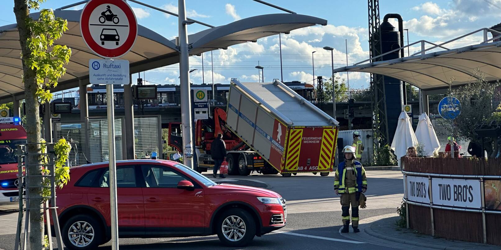 Am Weinheimer Bahnhof kam es zu einem aufmerksamkeitserregenden Feuerwehreinsatz.