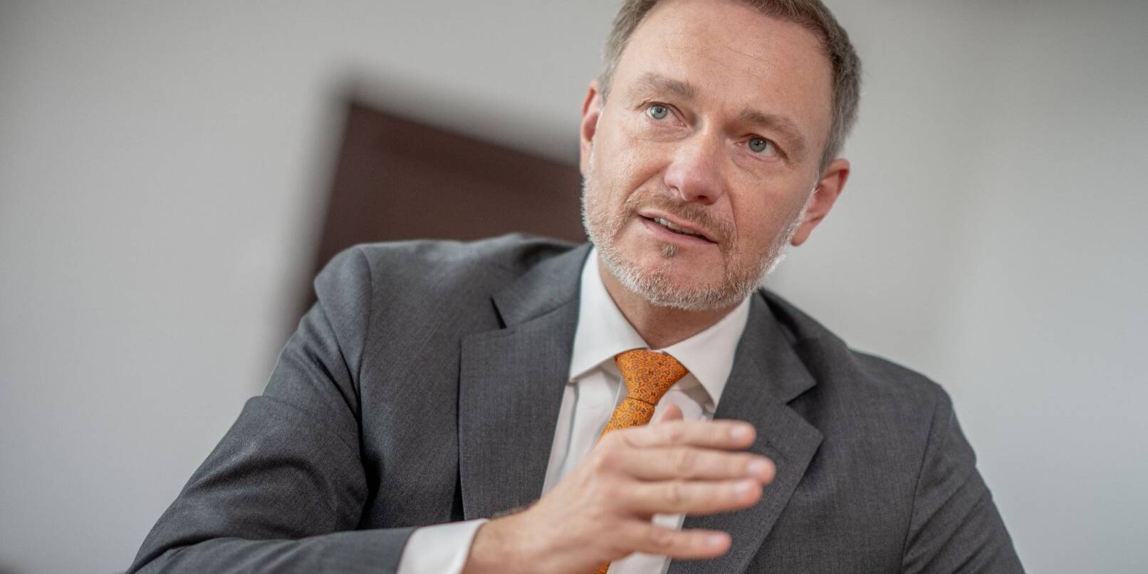 Finanzminister Christian Lindner will Grund- und Kinderfreibetrag rückwirkend anheben.