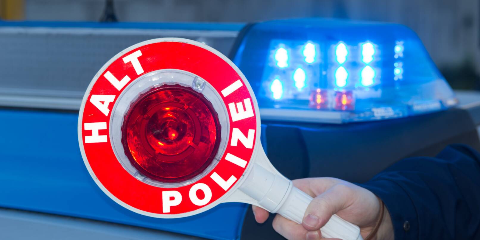 Die Polizei wurde zu einem Unfall auf der BAB 5 zwischen Weinheim und Hemsbach gerufen.