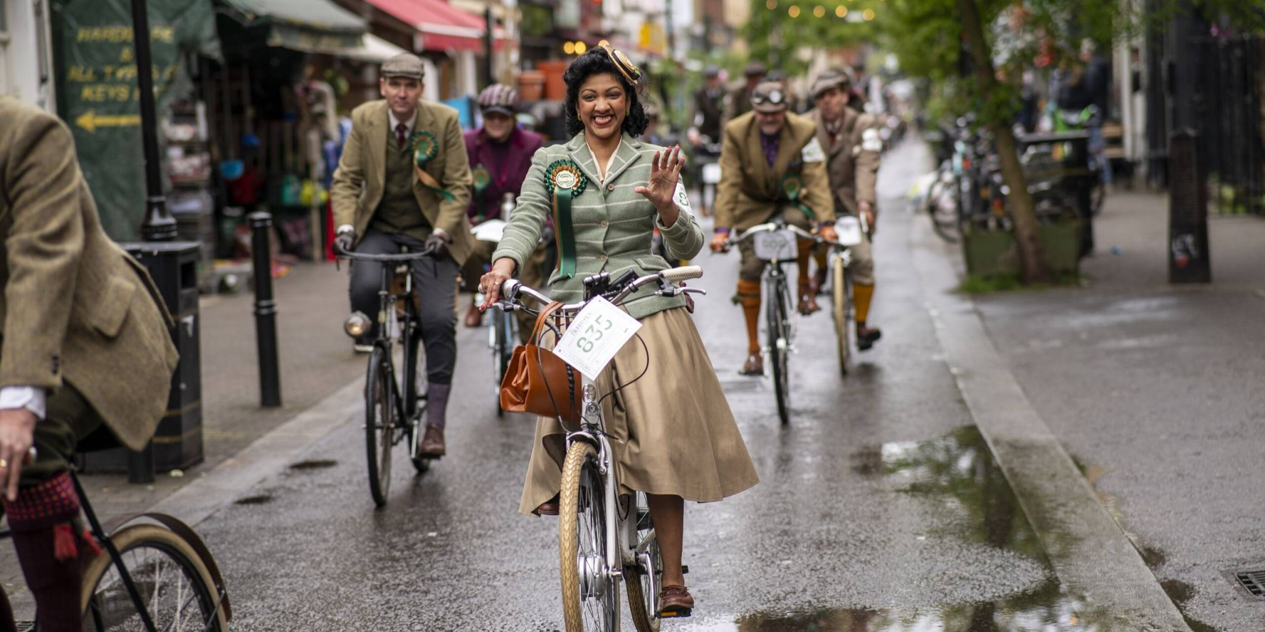 Durch London im Retro-Stil: Traditionell britisch gekleidet, vorzugsweise Tweed, und mit klassischen Fahrrädern sind die Teilnehmer des jährlichen «Tweed Run» unterwegs.