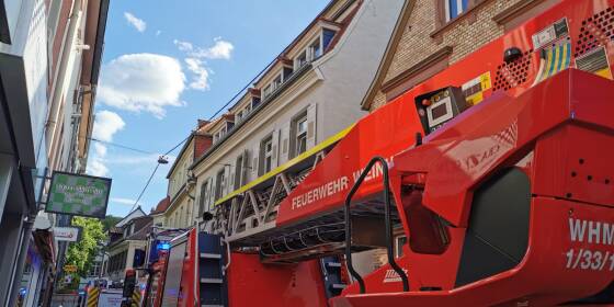 Feuerwehr Weinheim rückt in Innenstadt aus 