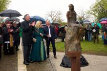Neue Loreley-Statue am Mittelrhein enthüllt
