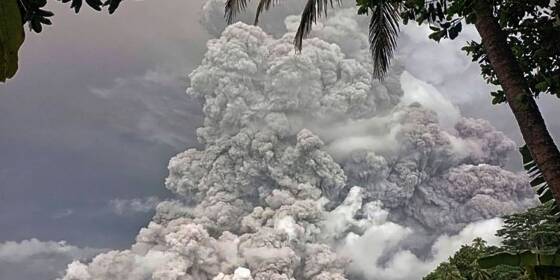 Evakuierungen nach neuem Ausbruch von Vulkan in Indonesien
