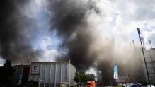 Rauchwolke durch Großbrand über Berlin - Feuerwehr warnt
