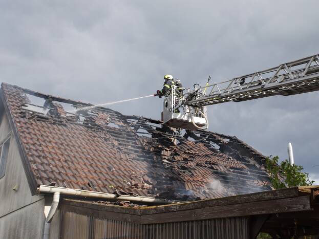 Wohnhausbrand: 84-jähriger Bewohner in Affolterbach lebensgefährlich verletzt

