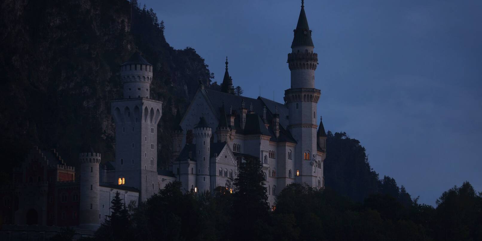 Monatelang wurde das Schloss, um Energie zu sparen, nicht mehr von Scheinwerfern illuminiert.