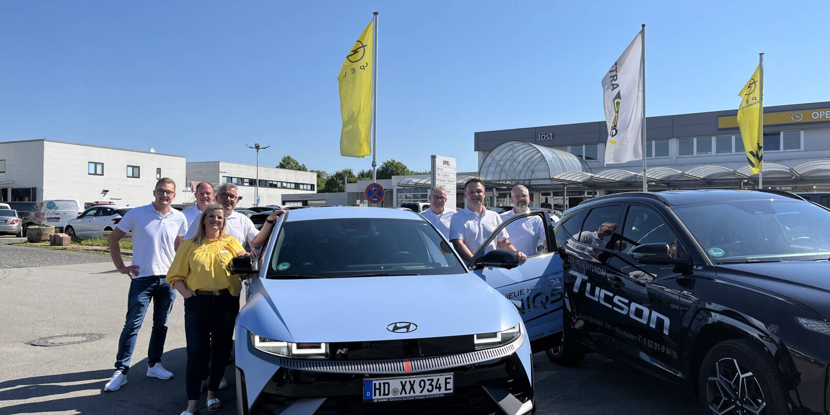 Das Verkaufsteam im Autohaus Jöst in Weinheim steht Ihnen gerne mit Rat und Tat zur Verfügung! Das Verkaufsteam im Autohaus Jöst in Weinheim steht Ihnen gerne mit Rat und Tat zur Verfügung!