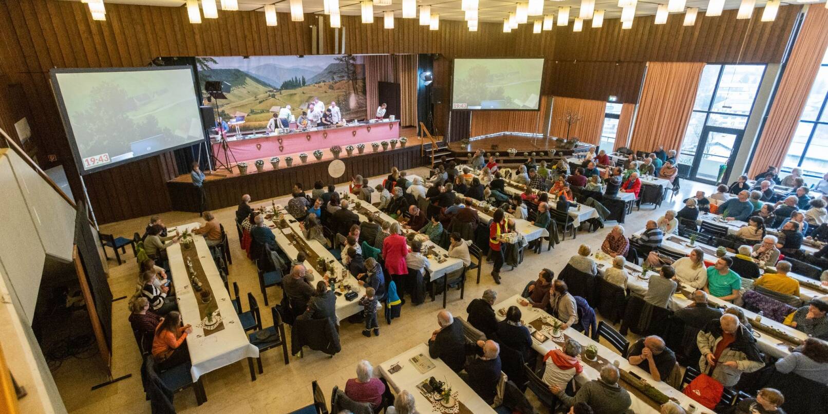 Das Schwarzwälder Kirschtortenfestival im Kurhaus von Todtnauberg zieht ein breites Publikum an.