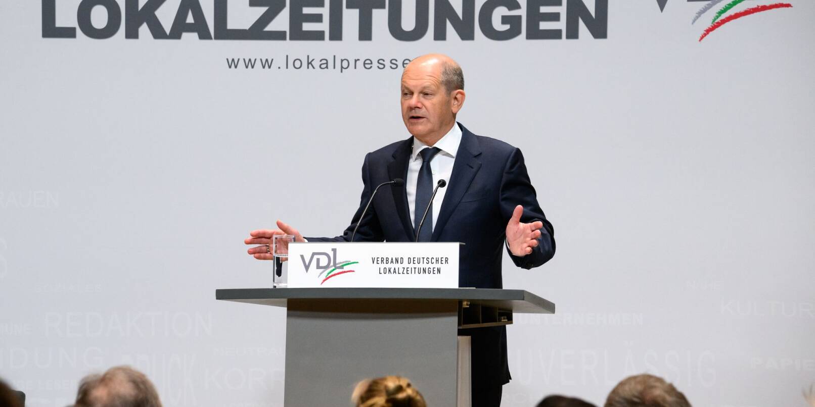 Kanzler Scholz sieht eine wichtigere Rolle für klassische Medien. (Archivbild) Kanzler Scholz sieht eine wichtigere Rolle für klassische Medien. (Archivbild)