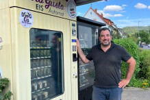 In Hirschberg gibt's am Automaten Eis statt Drogen
 In Hirschberg gibt's am Automaten Eis statt Drogen