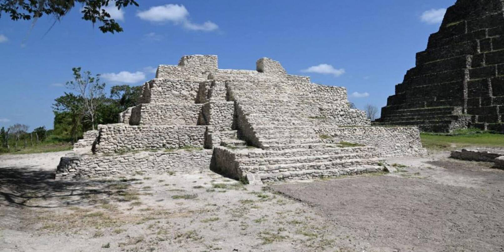 Fund in einer Ruinenstätte der Maya im Südosten von Mexiko. Dort sind Knochenreste von mindestens 25 geopferten Menschen gefunden worden.