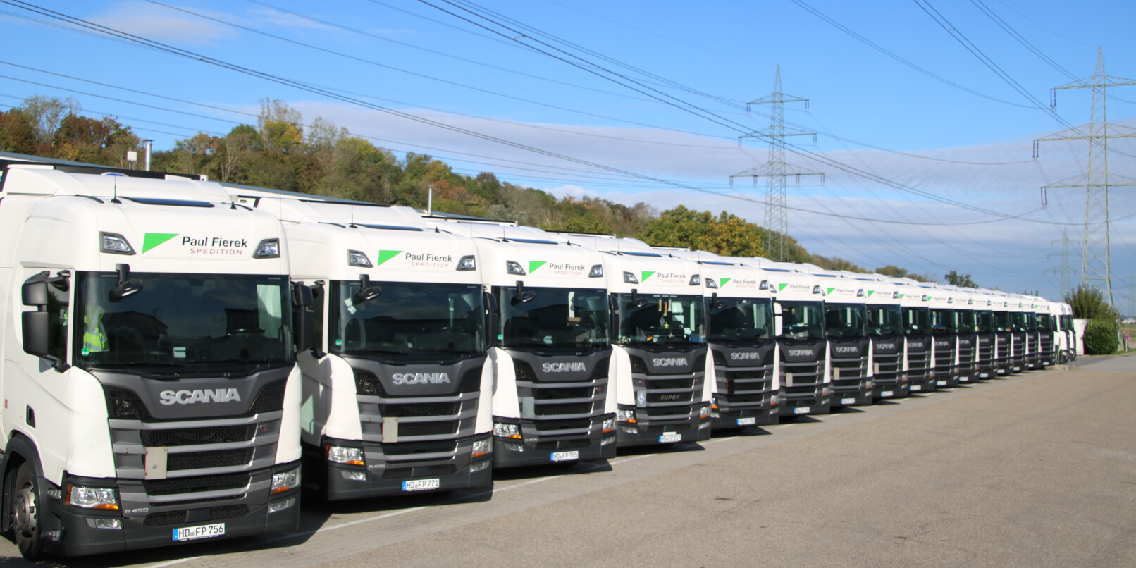 Die LKW-Flotte bietet umweltschonenden und sicheren Transport. Die LKW-Flotte bietet umweltschonenden und sicheren Transport.