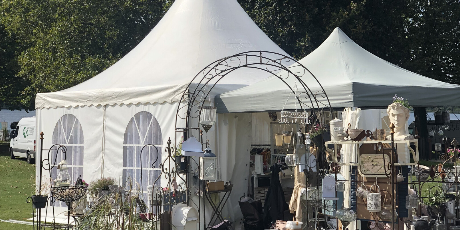 Die hübschen weißen LebensArt-Zelte werden bald wieder am Waidsee in Weinheim aufgeschlagen. Die hübschen weißen LebensArt-Zelte werden bald wieder am Waidsee in Weinheim aufgeschlagen.