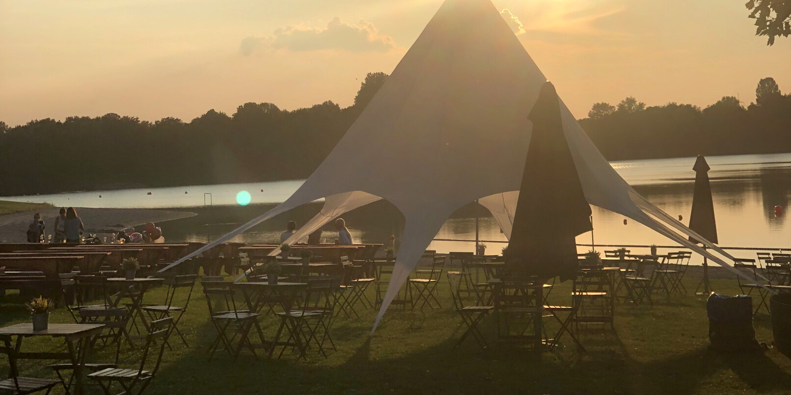 Die wunderbare Spätsommerstimmung am Weinheimer Waidsee gibt der LebensArt einen schönen Rahmen. Die wunderbare Spätsommerstimmung am Weinheimer Waidsee gibt der LebensArt einen schönen Rahmen.