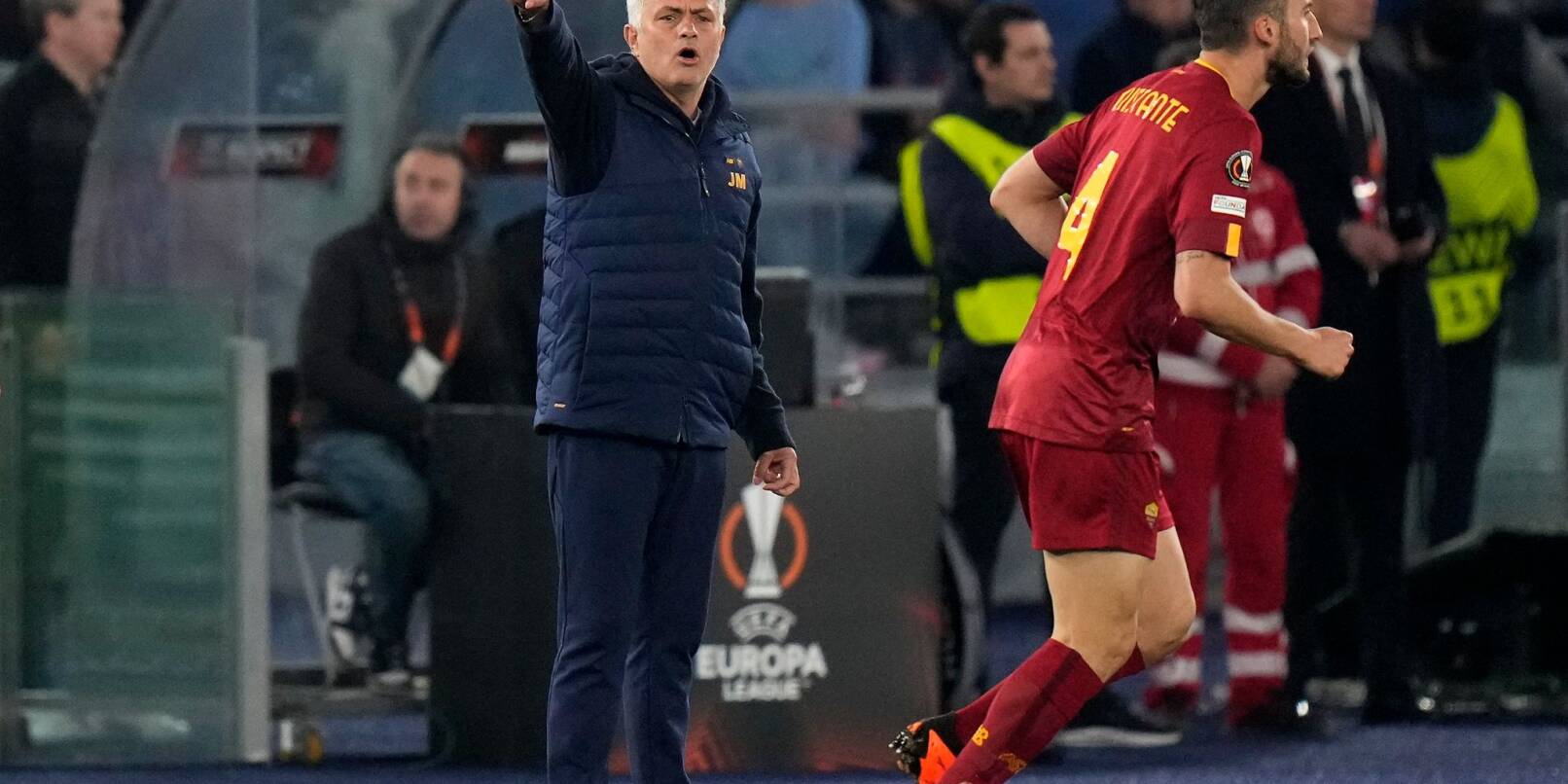 Romas Cheftrainer José Mourinho während des Spiels.