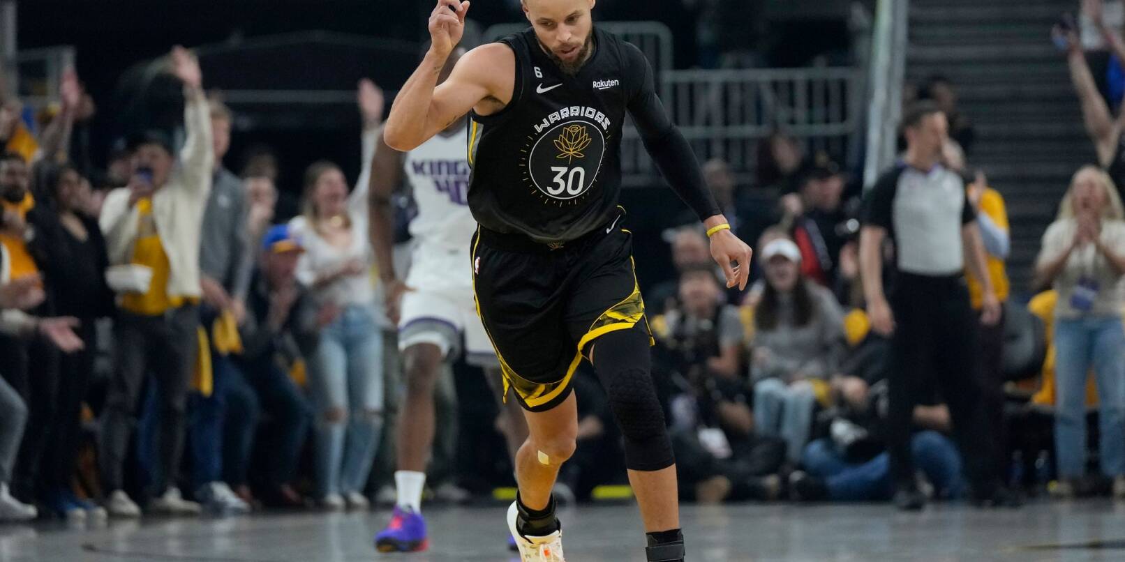 Superstar Stephen Curry führte die Warriors mit 36 Punkten zum Sieg.