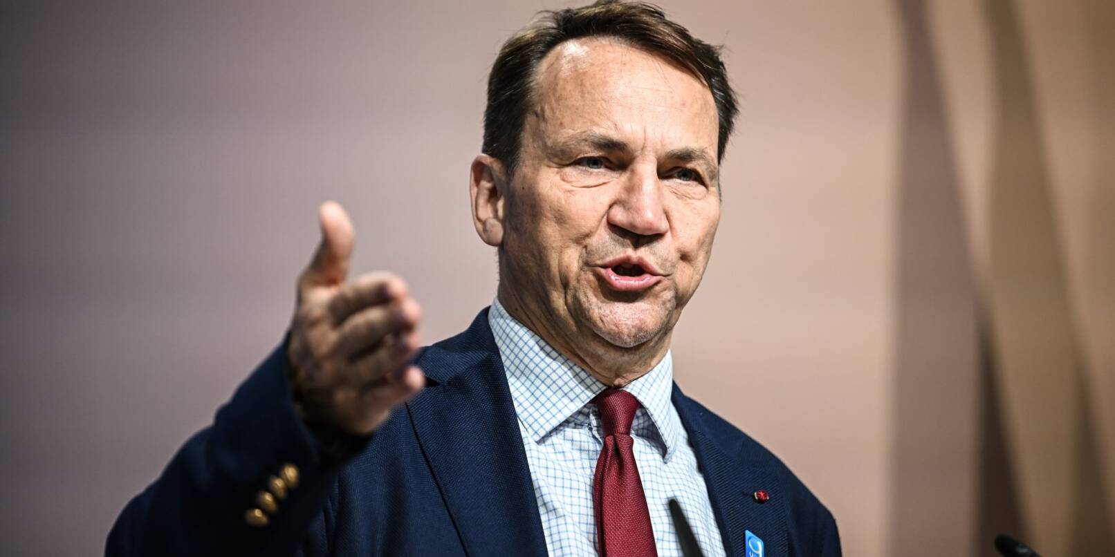 Polens Außenminister Radoslaw Sikorski will die Regeln für die Visavergabe verschärfen. (Archivbild) Polens Außenminister Radoslaw Sikorski will die Regeln für die Visavergabe verschärfen. (Archivbild)