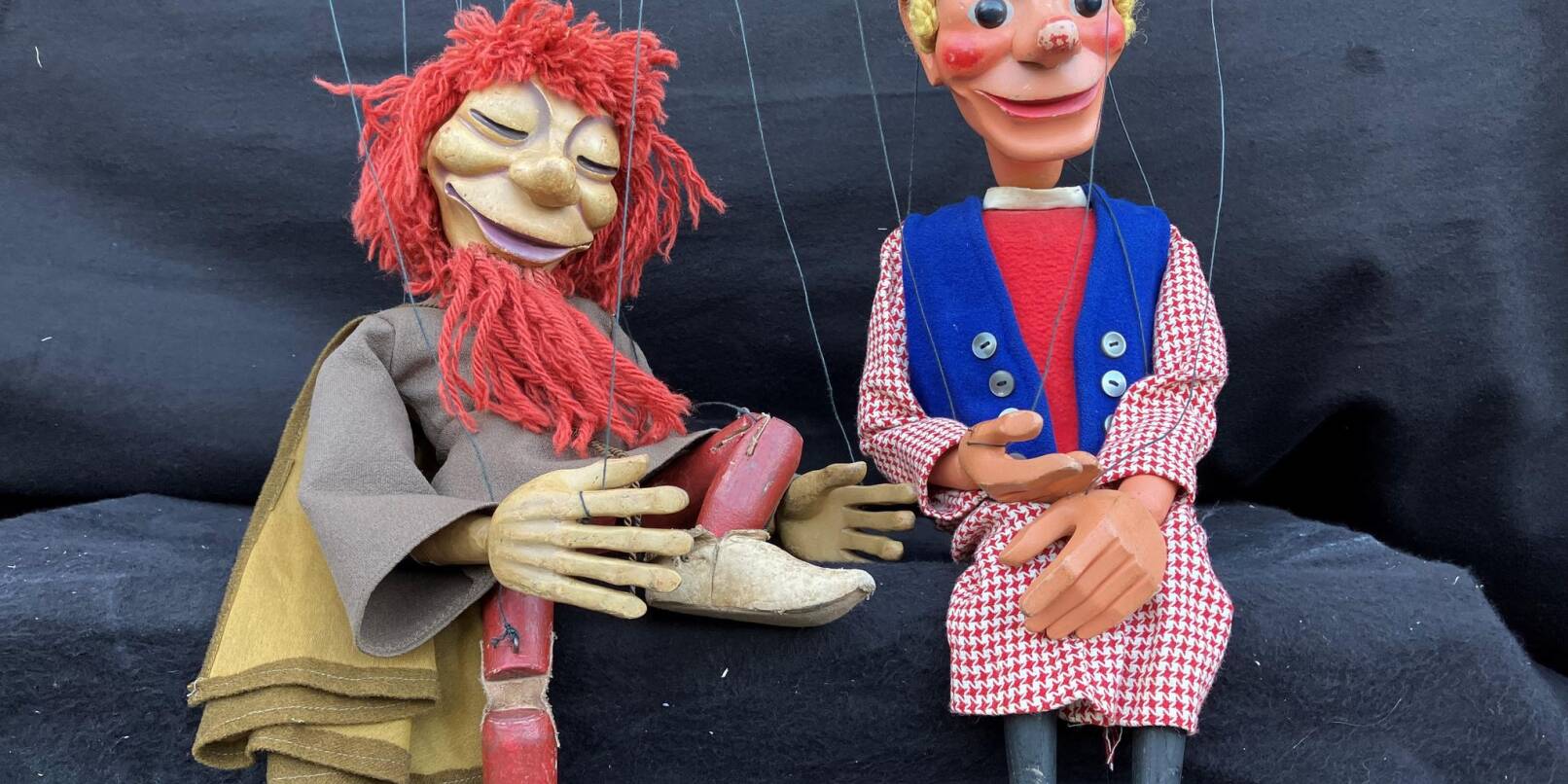 Wenn das Rumpelstilzchen auf der Bühne erscheint, gibt es bei den Kindern immer ein «großes Hallo», berichtet Theaterchef Mario Magersuppe. Am Ende des Märchens zerreißt sich die Rumpelstilzchen-Puppe in zwei Hälften. Wenn das Rumpelstilzchen auf der Bühne erscheint, gibt es bei den Kindern immer ein «großes Hallo», berichtet Theaterchef Mario Magersuppe. Am Ende des Märchens zerreißt sich die Rumpelstilzchen-Puppe in zwei Hälften.