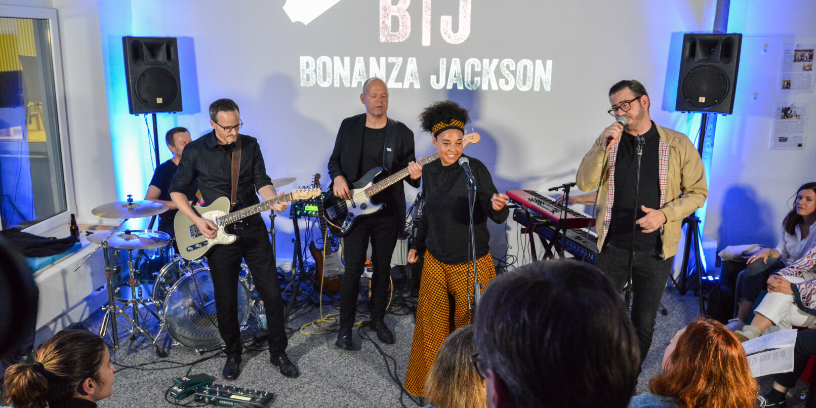 Bonanza Jackson bei ihrem Debüt im StudioD am 24. September 2019. Damals mit Support von Dr. Woggle-Sänger Nikolaus Knapp. Bonanza Jackson bei ihrem Debüt im StudioD am 24. September 2019. Damals mit Support von Dr. Woggle-Sänger Nikolaus Knapp.