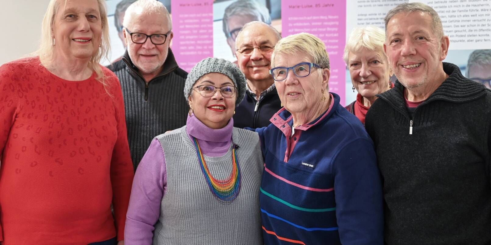 Anhand der Lebensgeschichten von sieben Personen beleuchtet die Ausstellung "Besonders habe ich mich immer gefühlt" die Vielfalt queerer Lebenswelten. Anhand der Lebensgeschichten von sieben Personen beleuchtet die Ausstellung "Besonders habe ich mich immer gefühlt" die Vielfalt queerer Lebenswelten.