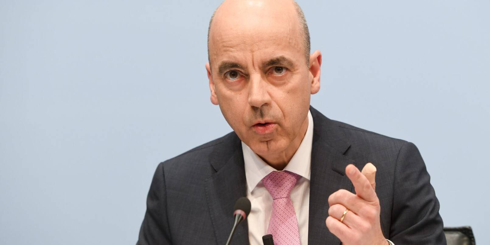 Hier noch in seinem alten Amt als BMW Finanzvorstand: Nicolas Peter soll künftig den Aufsichtsrat des Konzerns führen. Hier noch in seinem alten Amt als BMW Finanzvorstand: Nicolas Peter soll künftig den Aufsichtsrat des Konzerns führen.