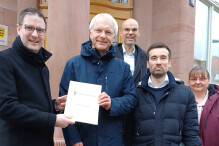 Neubaugebiet: 1. Investor unterschreibt Kaufvertrag mit Stadt Neubaugebiet: 1. Investor unterschreibt Kaufvertrag mit Stadt