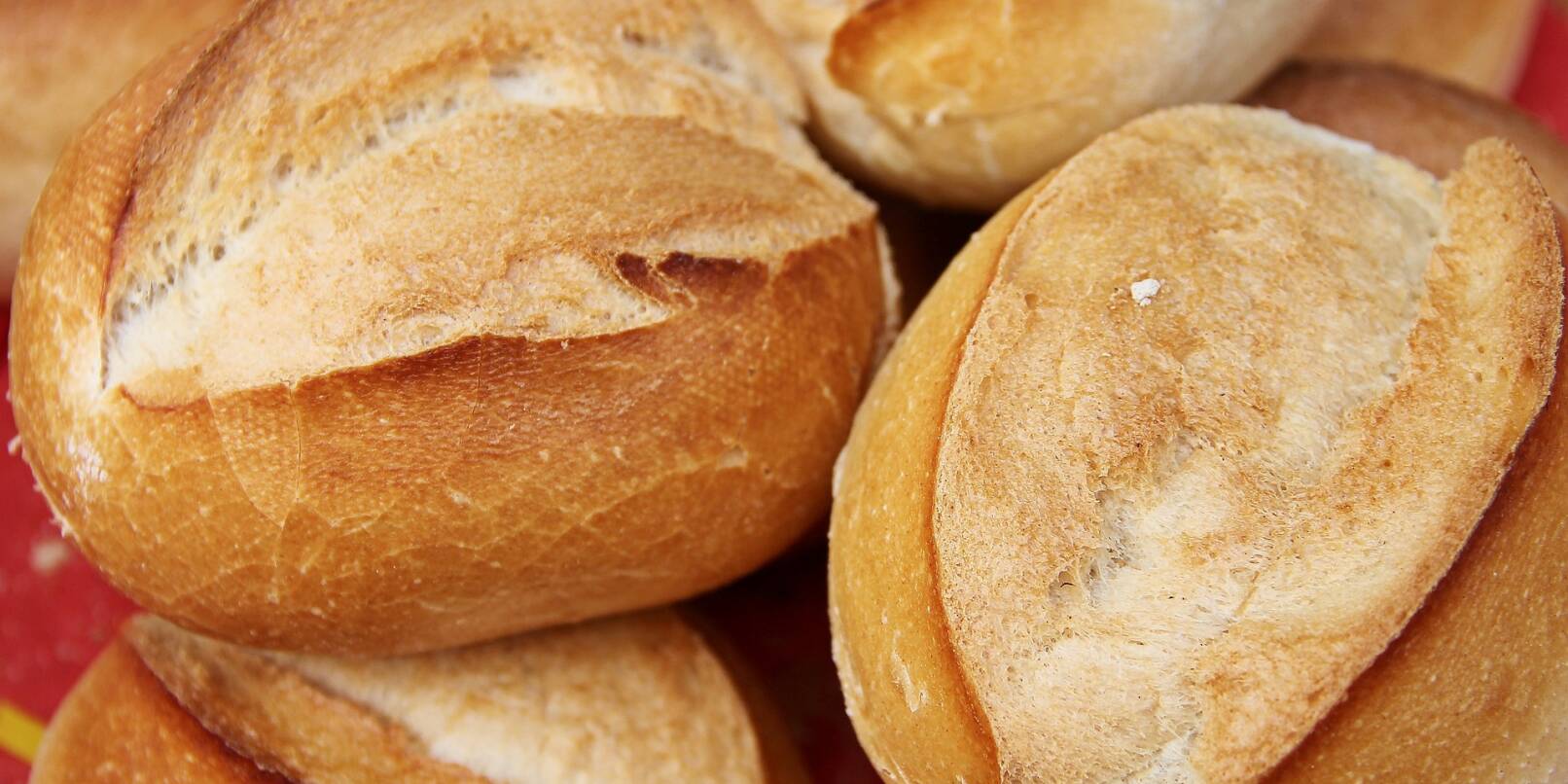 In der Brotindustrie wird auch für Supermärkte gebacken.