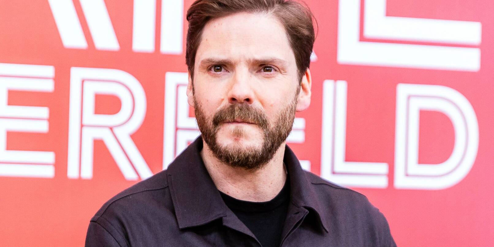 Daniel Brühl gehört zu den zahlreichen Prominenten, die einen offenen Brief an CDU-Chef Friedrich Merz, die Abgeordneten von Union, FDP und BSW verfasst haben. (Archivbild) Daniel Brühl gehört zu den zahlreichen Prominenten, die einen offenen Brief an CDU-Chef Friedrich Merz, die Abgeordneten von Union, FDP und BSW verfasst haben. (Archivbild)