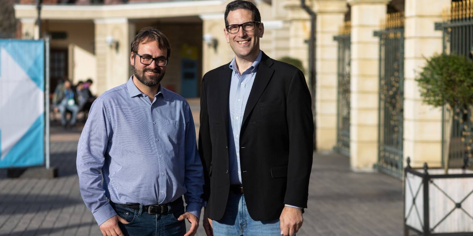 Kristian Ørmen (l), von der schwedischen Stiftung Internetstiftelsen, und David Huberman (r), von der internationalen Internetverwaltung ICANN.