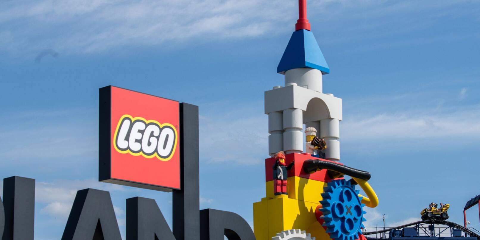 Blick auf den Eingangsbereich zum Legoland.