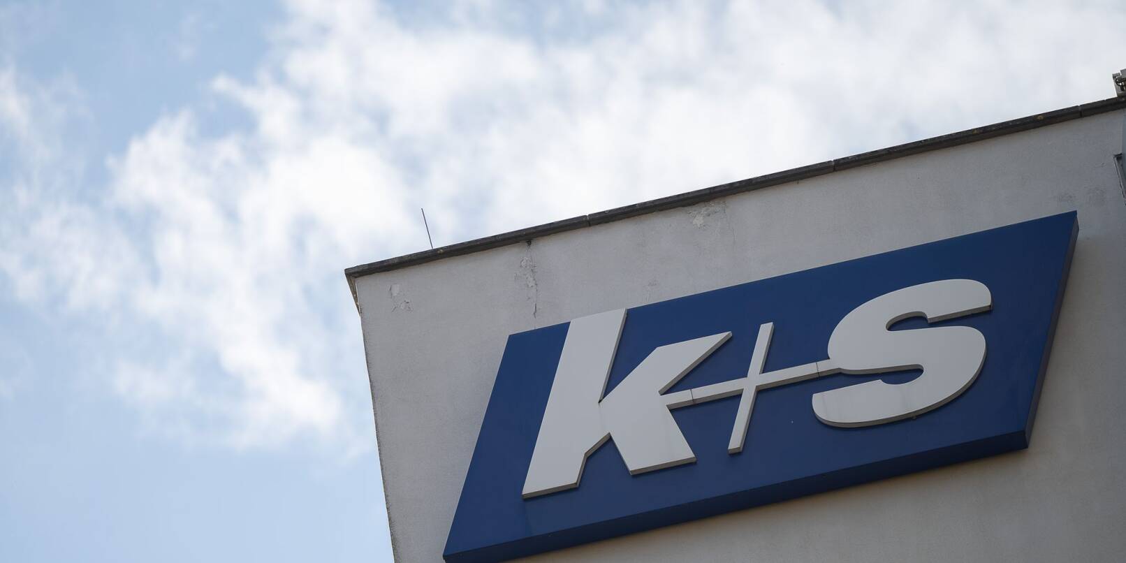 2024 sank der operative Gewinn von K+S um gut ein Fünftel auf 558 Millionen Euro - mehr als vom Unternehmen selbst sowie von Analysten erwartet. 2024 sank der operative Gewinn von K+S um gut ein Fünftel auf 558 Millionen Euro - mehr als vom Unternehmen selbst sowie von Analysten erwartet.