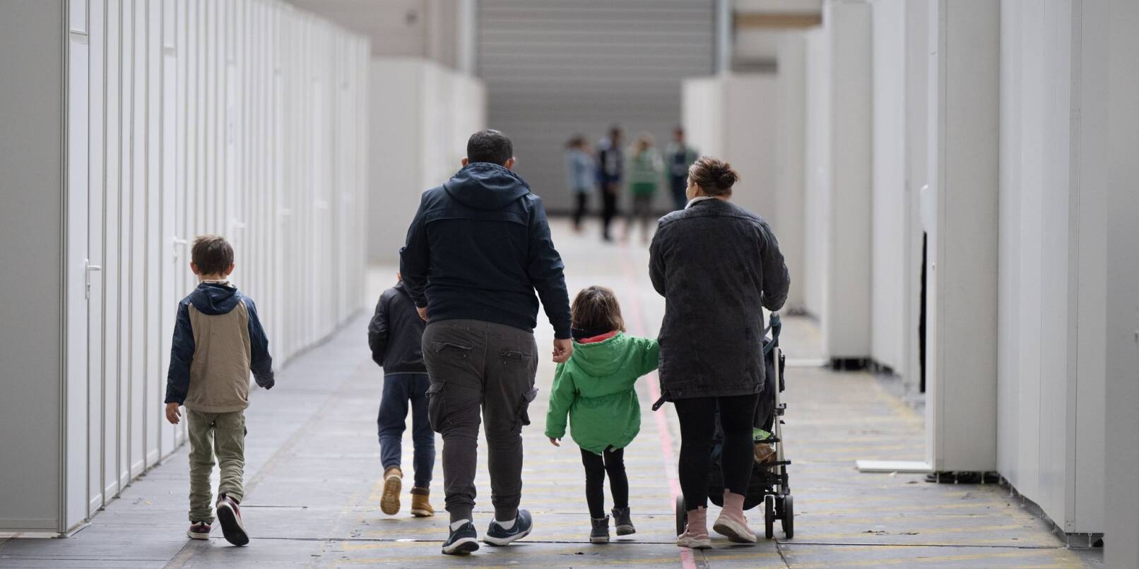 Der Familiennachzug umfasst Ehepartner und minderjährige Kinder. Unbegleitete Minderjährige können ihre Eltern nachholen. (Symbolbild) Der Familiennachzug umfasst Ehepartner und minderjährige Kinder. Unbegleitete Minderjährige können ihre Eltern nachholen. (Symbolbild)