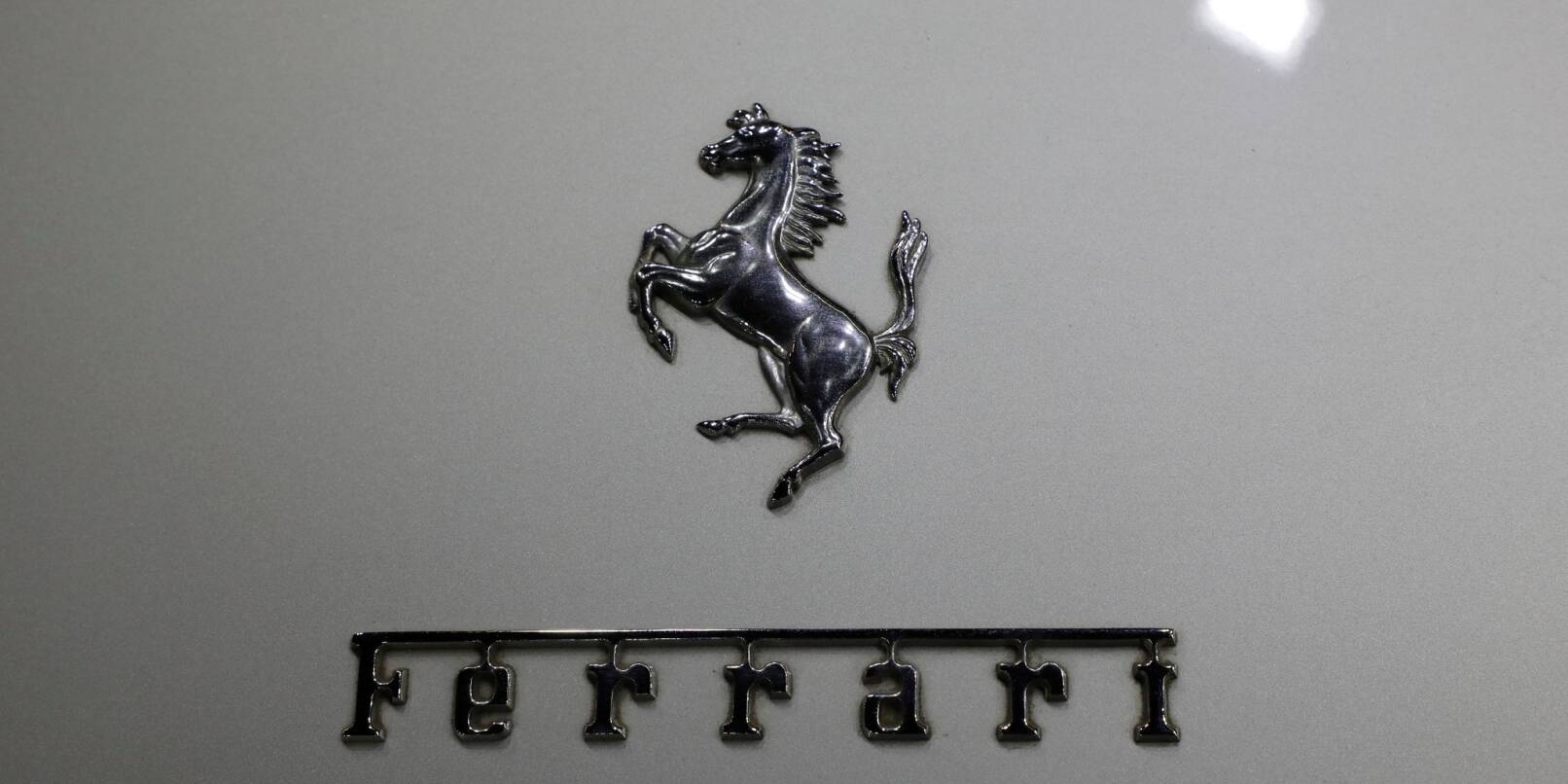 Das Logo des Sportwagenherstellers Ferrari.