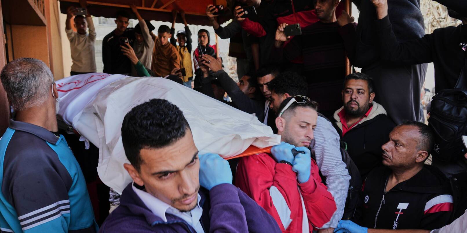 Knapp einen Monat nach der Tötung von 15 palästinensischen Rettungskräften räumt Israels Militär eigene Fehler ein. (Archivbild) Knapp einen Monat nach der Tötung von 15 palästinensischen Rettungskräften räumt Israels Militär eigene Fehler ein. (Archivbild)